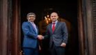 عبدالله بن زايد يبحث مع وزير خارجية فرنسا تطوير العلاقات وقضايا الإقليم