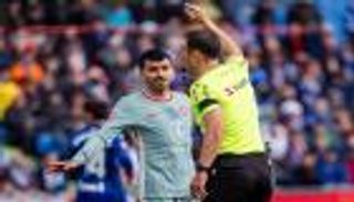 هدية مزدوجة لبرشلونة.. عقوبة قاسية لنجم أتلتيكو مدريد