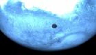 مسبار «هيرا» يلتقط صورا نادرة لأحد قمري المريخ