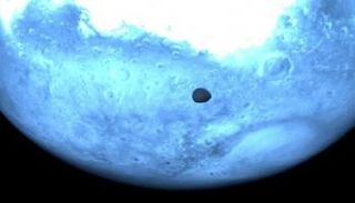 صورة نادرة لأحد قمري المريخ