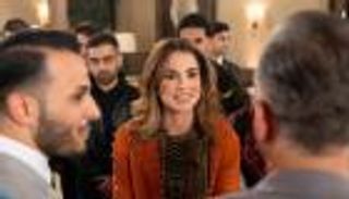 تفاعل واسع مع أحدث إطلالات الملكة رانيا في رمضان 2025