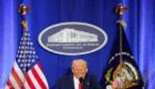 ترامب يخرق الأعراف.. خطاب غير مسبوق داخل وزارة العدل