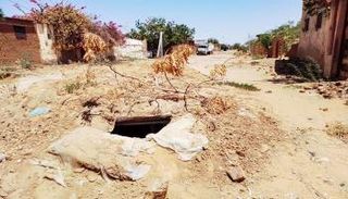 حفرة بجوار منزل في الفاشر للاختباء