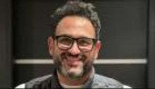 أكرم حسني: أتابع مع طبيب نفسي ولا أستطيع الاختلاف مع شريف عرفة