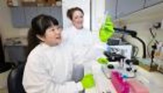 علماء يحولون براز الحيوانات إلى وسيلة للتكاثر وإنقاذ الأنواع النادرة