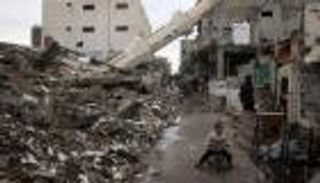 رغم مفاوضات «التمديد».. إسرائيل تغير على وسط وجنوب غزة 