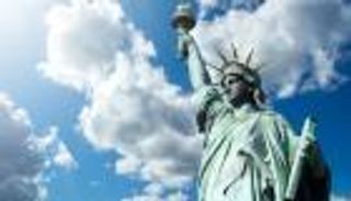 جدل «تمثال الحرية».. واشنطن تذكر الفرنسيين بـ«كابوس النازي»