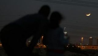 كسوف الشمس الجزئي دليلا علميا على استحالة رؤية الهلال يوم السبت