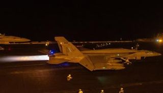 مقاتلة أمريكية تستعد لشن ضربات على الحوثي - القيادة المركزية الأمريكية