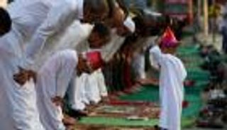 عيد الفطر الأحد أم الإثنين؟ مركز الفلك يكشف عن مفاجأة