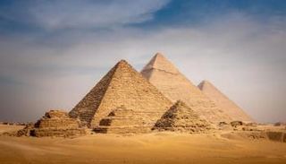 بناء الأهرامات لا يزال يثير نظريات وشائعات