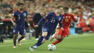 جانب من مباراة إسبانيا وهولندا