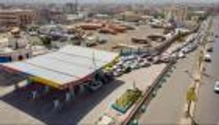 أزمة البنزين المغشوش.. فساد الحوثي يعطل آلاف السيارات والمركبات
