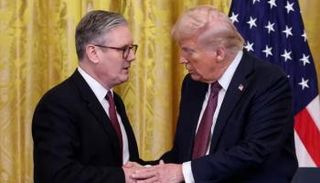 الرئيس الأمريكي دونالد ترامب مع رئيس الوزراء البريطاني كير ستارمر