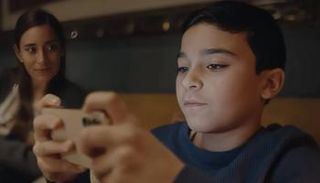 علي البيلي وأمينة خليل في لام شمسية