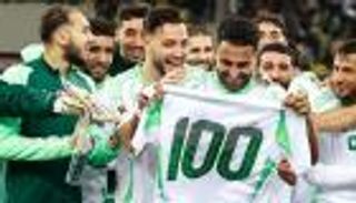 رسالة مؤثرة لروح والده.. محرز يعطي رأيه في بيتكوفيتش وعمورة