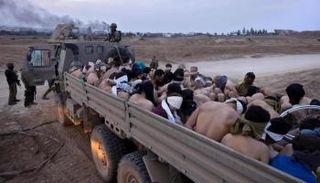 فلسطينيون من غزة اعتقلهم الجيش الإسرائيلي