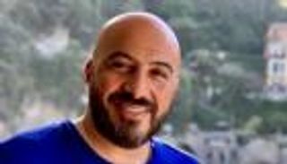 مجدي الهواري: الطلاق ليس نهاية لعلاقتي بغادة عادل (فيديو)