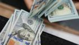 ارتفاع الدولار وسط استمرار الضبابية بشأن الرسوم الجمركية