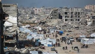 مبان مدمرة جراء الغارات الإسرائيلية على غزة