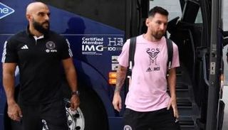 ليونيل ميسي وياسين تشوكو