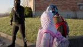 ظلال الستينيات تطوق أمريكا.. «آباء مسلحون» في شوارع أوهايو