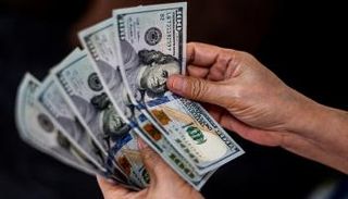 عملات ورقية فئة 100 دولار أمريكي - رويترز