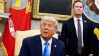 رسائل «سيغنال غيت» تحت التحفظ.. إدارة ترامب في مأزق قانوني