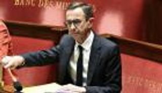 إخوان فرنسا «في كل مكان».. «قنبلة» وزير الداخلية تنبش «السم المدفون»