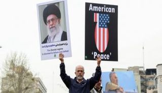 أحد المشاركين في خطبة العيد بإيران