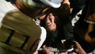 انتشال امرأة من زلزال ميانمار