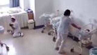 زلزال ميانمار.. مشهد بطولي لممرضتين أثناء إنقاذ رضع رغم الهزات العنيفة