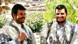 عبدالملك الحوثي (يمين) وشقيقه عبدالخالق الحوثي (يسار) - أرشيفية