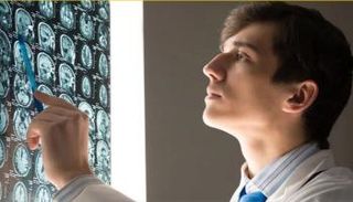 الأطباء اكتشفوا حالة الرجل الفرنسي أثناء فحص الأشعة 