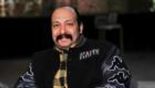 محمد ثروت يُرزق بـ«قمر» ويحتفل بولادتها برسالة مؤثرة