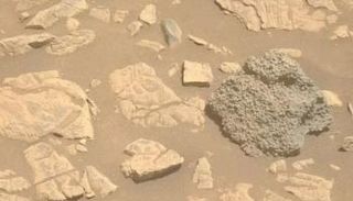 صخرة غريبة على المريخ