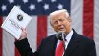 ترامب يعلن عن رسوم جمركية مضادة على عدد من دول العالم