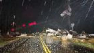 أعاصير مدمرة وعواصف عنيفة تضرب وسط وجنوب الولايات المتحدة