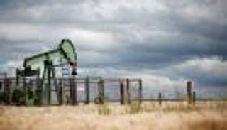 النفط لأدنى مستوى منذ 2021.. برنت يخسر 7.5% ويسجل 64.85 دولار