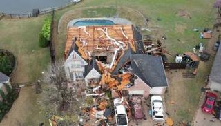 الأضرار الشديدة الناجمة عن العاصفة