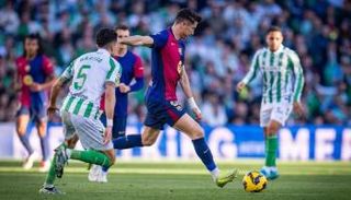 موعد مباراة برشلونة وريال بيتيس اليوم 