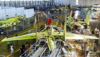 مقاتلة سو-35 قيد التصنيع