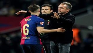 هانز فليك وغافي في برشلونة