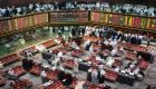 بورصة الكويت تهبط 5% بأول نصف ساعة.. وانخفاض مماثل في الأسهم السعودية