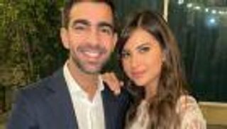 الإعلامية السعودية سارة مراد تعلن حملها بصور رومانسية