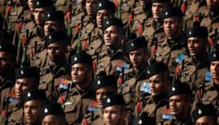 جنود في عرض عسكري بالهند