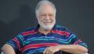 يحيى الفخراني يروي كواليس أزمة قبلة «للحب قصة أخيرة»