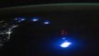 «عفاريت» فوق حوض الأمازون.. عدسة ناسا ترصد مشهدا نادرا