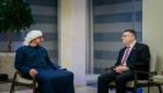 عبدالله بن زايد يستقبل وزير خارجية إسرائيل ويؤكد ضرورة وقف النار بغزة