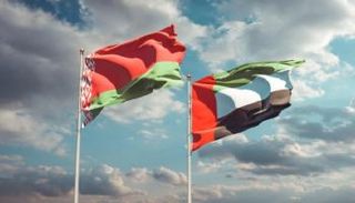 علما دولتي الإمارات وبيلاروسيا